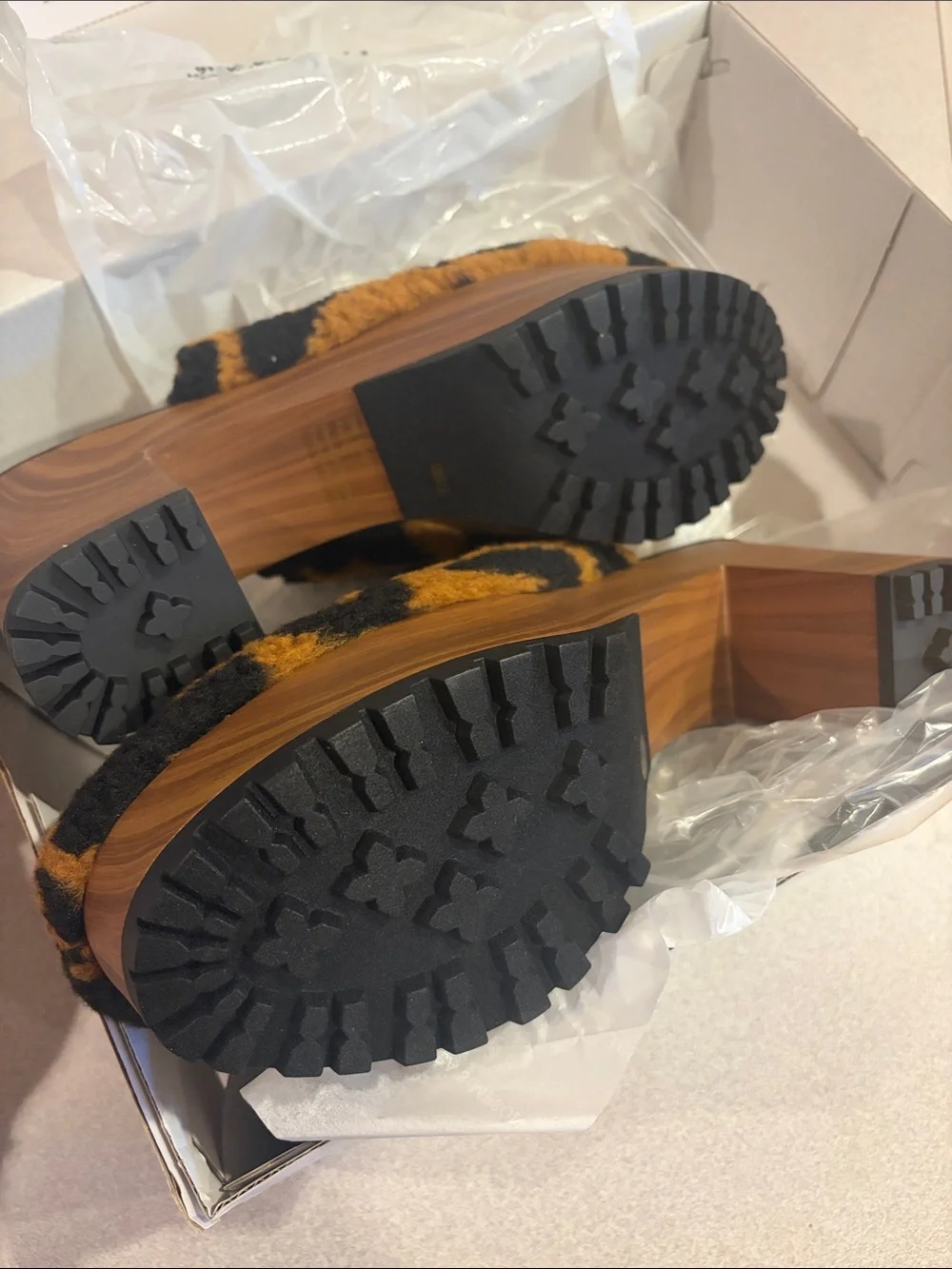 NWT Jessica Simpson Leopard Faux-Shearling Platform Mules size 10